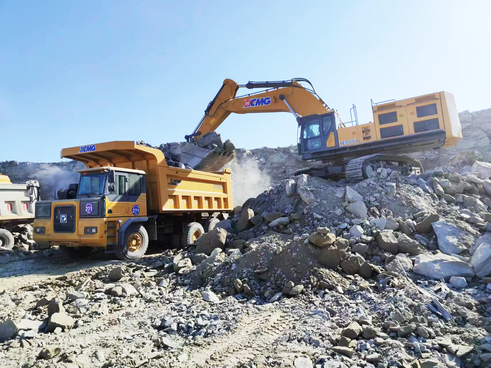 “黄金同伴”—XE950GA与XDR90完善组合，高效赋能矿山开采
