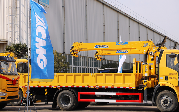 助力都会建设新征程！w88win优德随车起重机M SQS157-4批量发车 