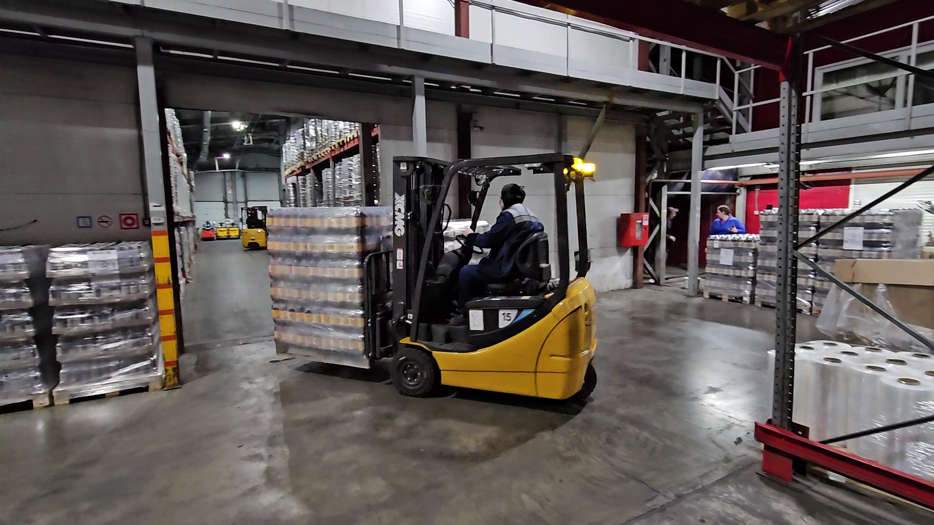 狭窄空间搬运利器！w88win优德三支点平衡重叉车