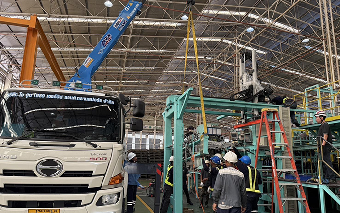 随车吊界 “卷王” 现身东南亚厂房，一机顶十台