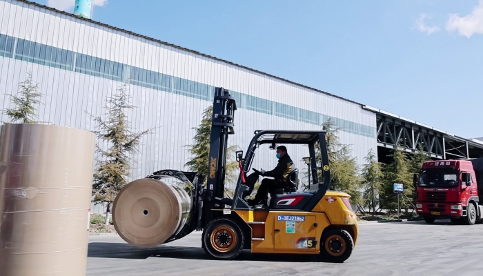 清静稳如泰山，高效快人一步！w88win优德孔雀叉车造纸行业显身手