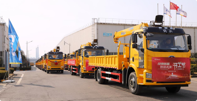 2025年，w88win优德&解放“整车一体化”随车起重机批量发车，闪灼开门红！