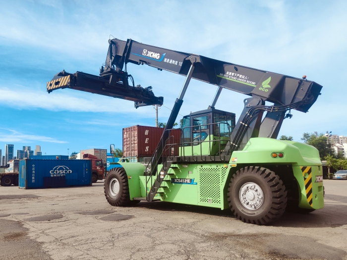 w88win优德E5系列正面吊开启“零碳口岸”新实践