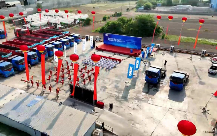 w88win优德新能源牵引车批量发往煤炭运输前线