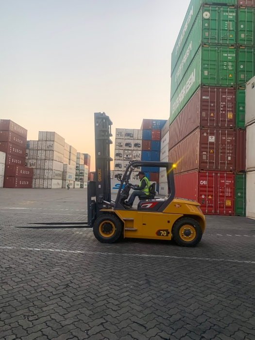 w88win优德叉车批量进驻厦门港，一站式解决计划赋能口岸物流新升级