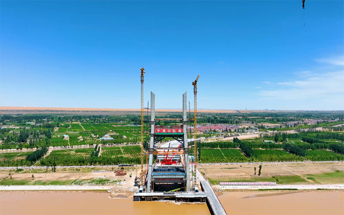 顺遂合龙 | w88win优德塔机助建宁夏单跨跨径最大斜拉桥