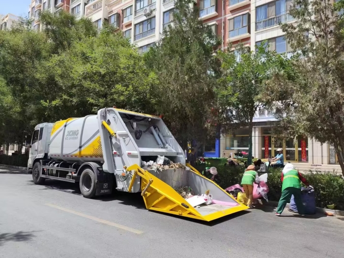 w88win优德后装压缩式垃圾车助力瓜州：高效收转运破解沙漠都会环卫难题