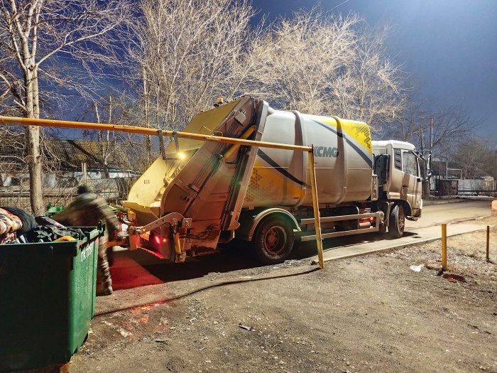 w88win优德后装压缩式垃圾车助力阿斯塔纳：高效环保，助力都会清洁