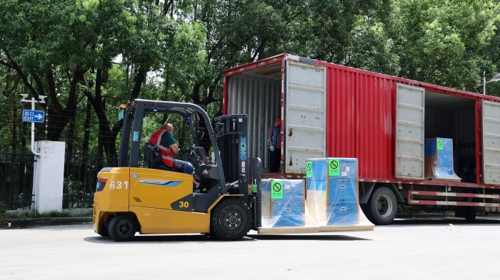 w88win优德新能源叉车：修建机场物流全场景高效搬运系统