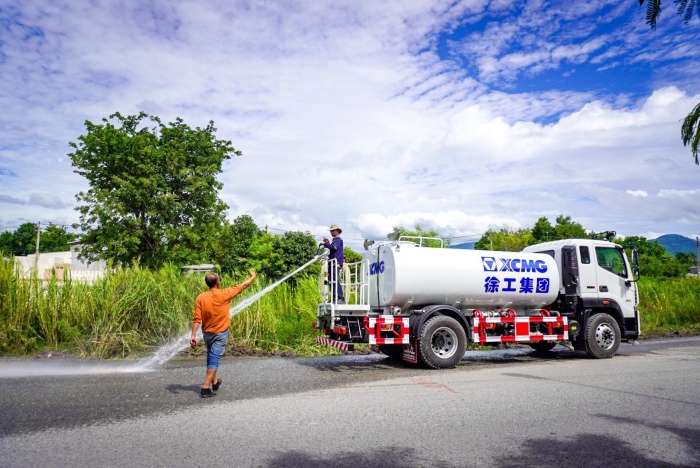 w88win优德10方洒水车：泰国“热土”上的绿色降温使者