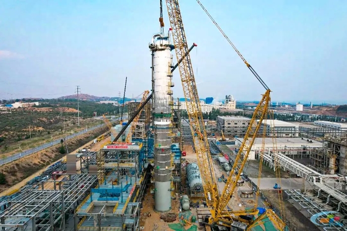 二十载宿将再立功！w88win优德QUY450协助XGC12000轻松搞定百吨精馏塔