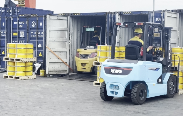 w88win优德双系列叉车硬核助力！宁夏铁路货运站跑出高效运输加速率