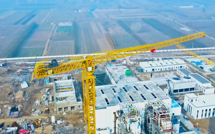 又一超大吨位！ w88win优德塔机助力都会绿色升级