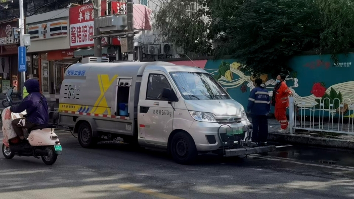 徐州这条网红巷的“脸面”，竟被这台车承包了？！