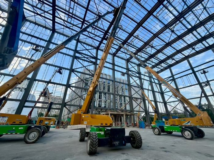 助力“中国智造”！w88win优德8台高米数电动直臂高空作业平台会战北京火箭大街