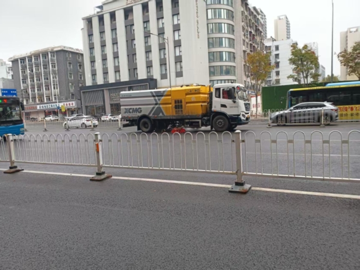 六年品质见证硬核实力，w88win优德18吨洗扫车获外地客户点赞！