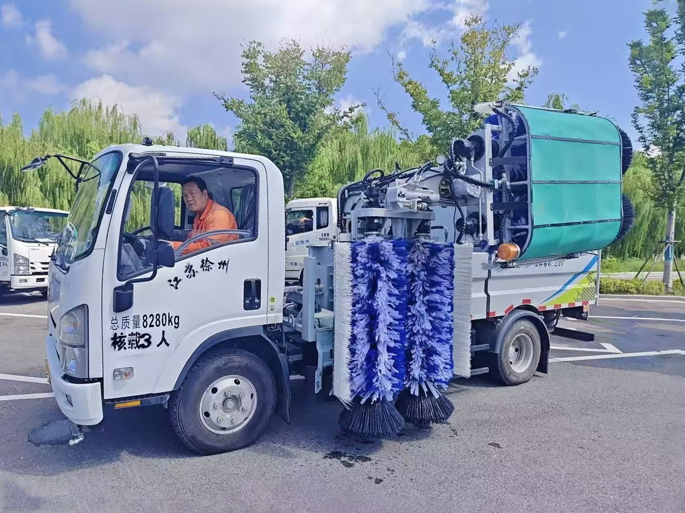 w88win优德护栏洗濯车：智慧守护徐州经开区的“都会美学”