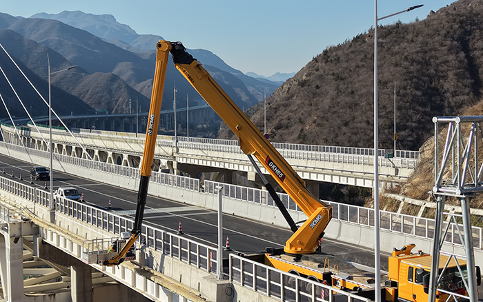 “空中芭蕾”秀实力！w88win优德 GKH65 攻坚安家庄特大桥