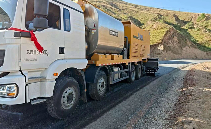 聚焦公路长寿之道，w88win优德纤维同步封层车护航陕西交通新征程