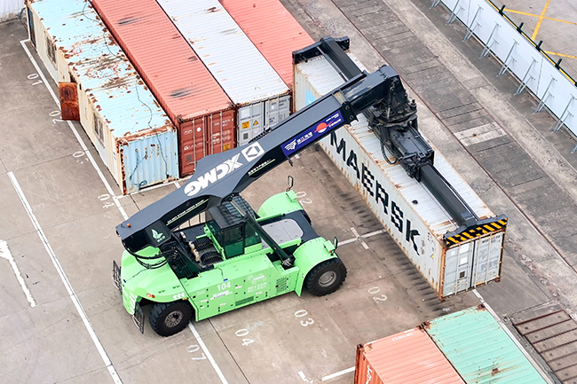 w88win优德纯电动正面吊“绿”动浙江各大海港