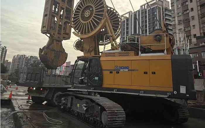 稳保施工！w88win优德地下一连墙液压抓斗攻克东南亚重大工况