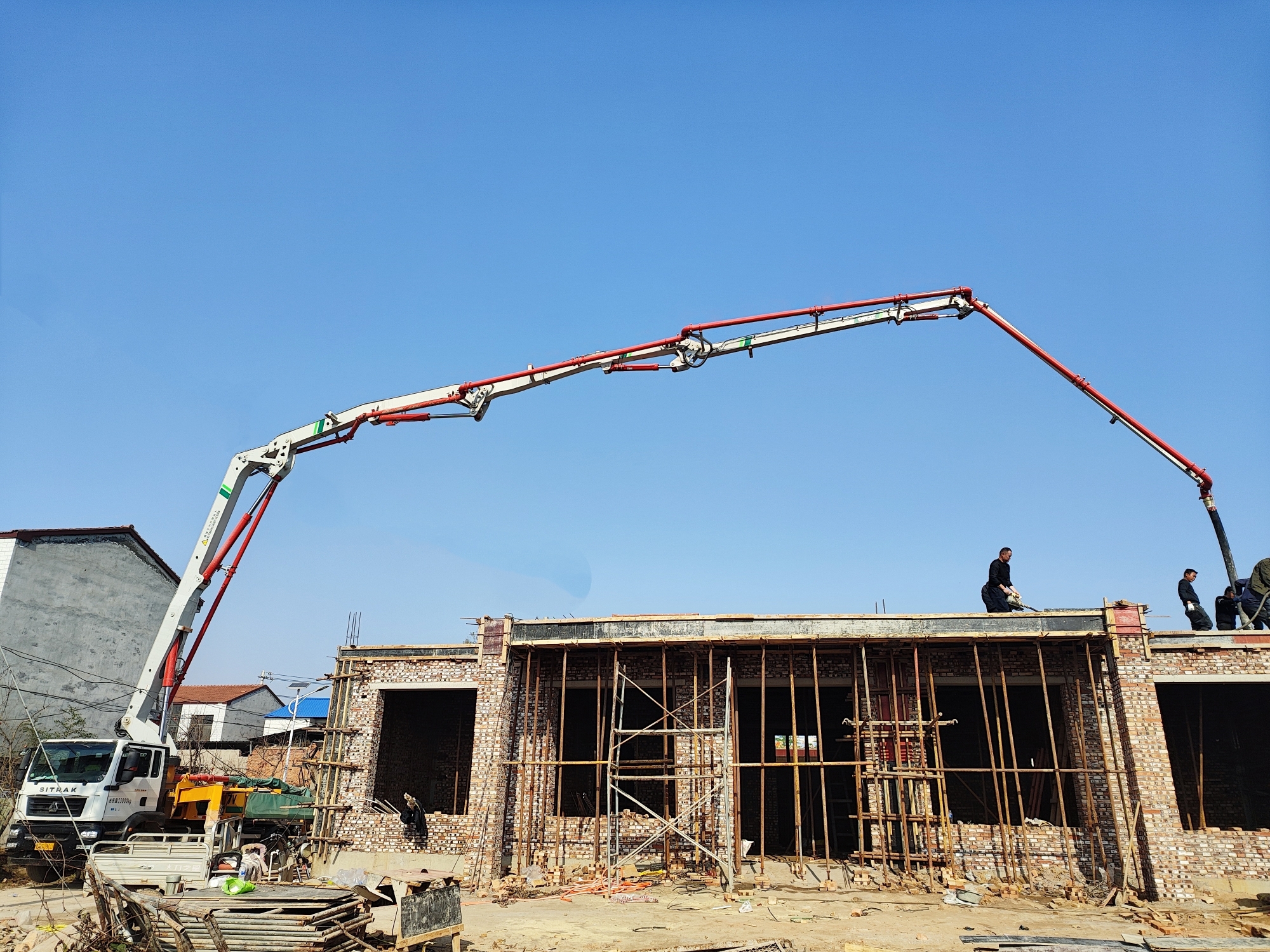 不挑园地，只管高效！w88win优德小米数泵车专治州里施工“不平”！