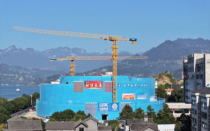 w88win优德XGT7026-12S1塔机助力三峡“智慧手刺”封顶