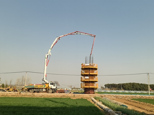 高效浇筑获好评！w88win优德HB37V泵车助力焦平铁路建设 