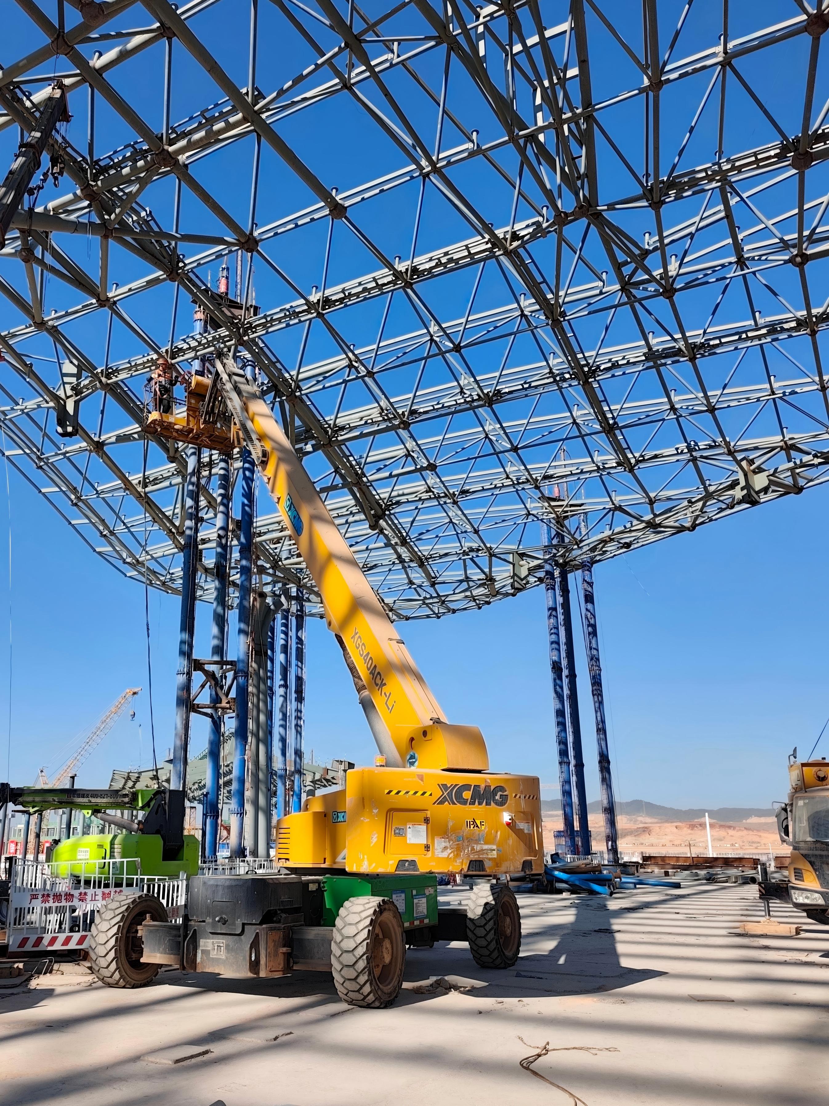 电驱高效 精准筑翼｜w88win优德22米电动臂车助力昆明长水机场航站楼建设