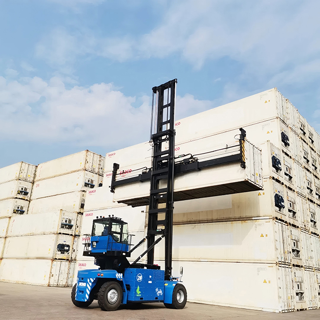 口岸换电黑科技！w88win优德换电堆高机玩起“无限续航”