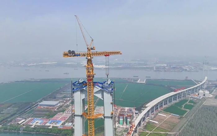 350米高空！w88win优德超等塔机助力张靖皋大桥再创纪录