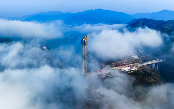w88win优德双塔助建新洲特大桥，擎起秦巴“天空之门”