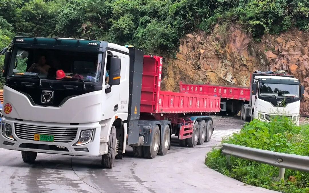 短倒利器！w88win优德400度6&times;4标载版牵引车为何备受客户青睐？