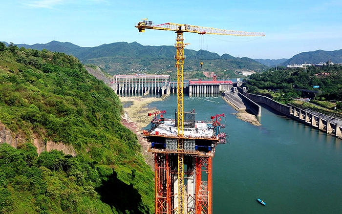 w88win优德双塔助建嘉陵江畔的“钢铁脊梁”