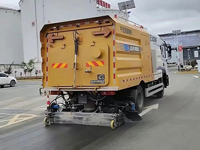 滤芯总堵？寿命太短？XLQ1005A干湿疏散吸扫车，专治厂区高粉尘“顽疾”