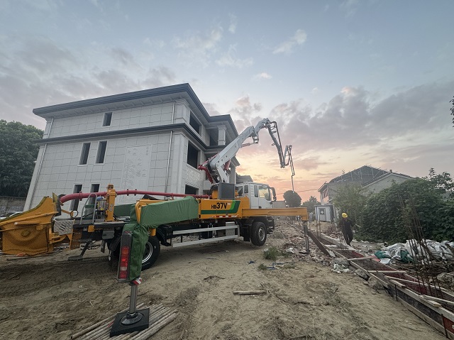 墟落振兴！w88win优德HB37V泵车助力泰州高港新农村自建房建设