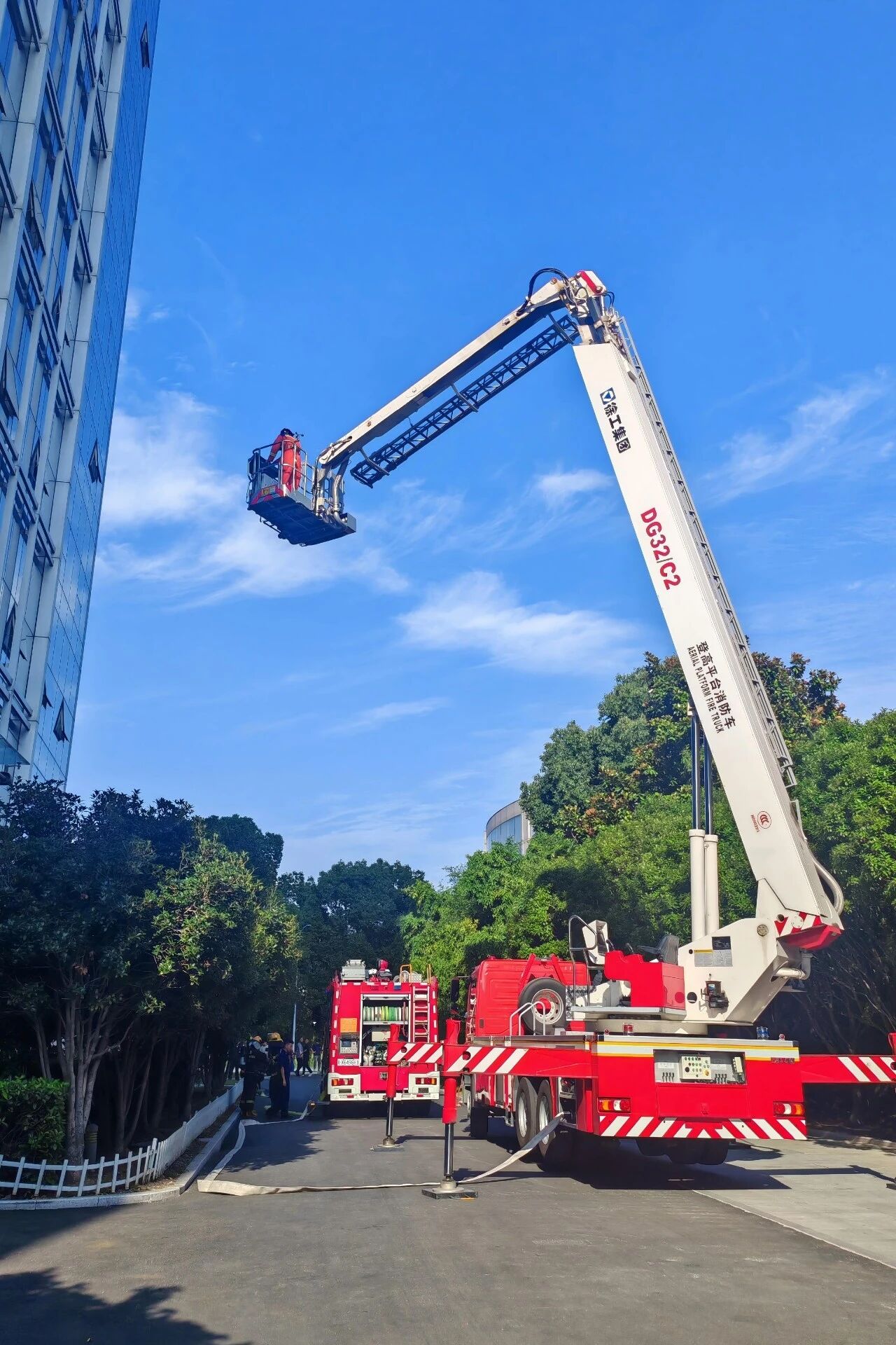 千区万楼练消防，w88win优德32米登高平台消防车以练筑防！